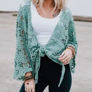 CROCHET PETAL KIMONO WRAP - BNWT - ONE SIZE - MINT